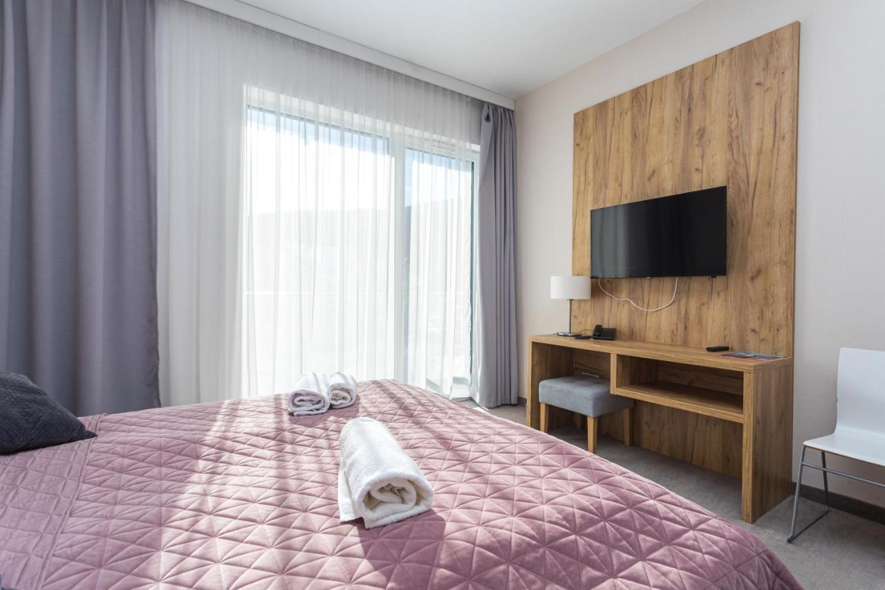 Aparthotel Apartamenty Czarna Gora 239 Шенна Екстериор снимка